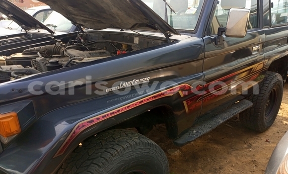Sayi Na hannu Toyota Land Cruiser Azurfa Mota in Cotonou a Benin Sayi Na hannu Toyota Land Cruiser Azurfa Mota in Cotonou a Benin