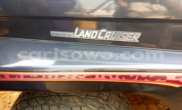 Sayi Na hannu Toyota Land Cruiser Azurfa Mota in Cotonou a Benin Sayi Na hannu Toyota Land Cruiser Azurfa Mota in Cotonou a Benin