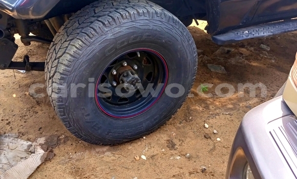 Sayi Na hannu Toyota Land Cruiser Azurfa Mota in Cotonou a Benin Sayi Na hannu Toyota Land Cruiser Azurfa Mota in Cotonou a Benin