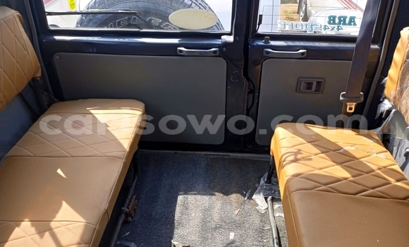 Sayi Na hannu Toyota Land Cruiser Azurfa Mota in Cotonou a Benin Sayi Na hannu Toyota Land Cruiser Azurfa Mota in Cotonou a Benin