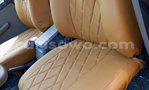 Sayi Na hannu Toyota Land Cruiser Azurfa Mota in Cotonou a Benin Sayi Na hannu Toyota Land Cruiser Azurfa Mota in Cotonou a Benin