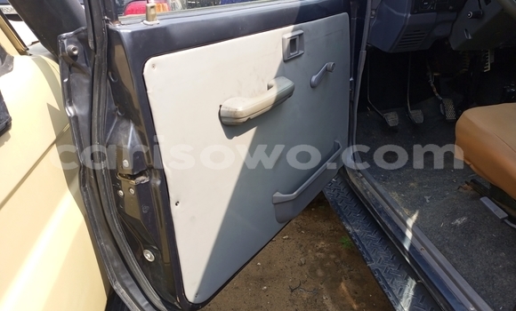 Sayi Na hannu Toyota Land Cruiser Azurfa Mota in Cotonou a Benin Sayi Na hannu Toyota Land Cruiser Azurfa Mota in Cotonou a Benin