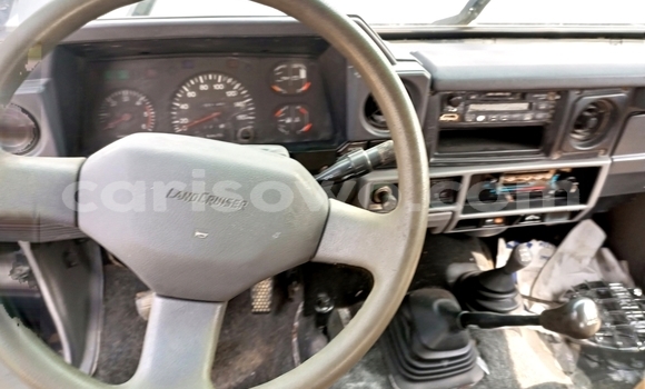 Sayi Na hannu Toyota Land Cruiser Azurfa Mota in Cotonou a Benin Sayi Na hannu Toyota Land Cruiser Azurfa Mota in Cotonou a Benin