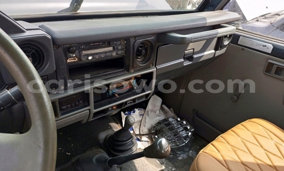 Sayi Na hannu Toyota Land Cruiser Azurfa Mota in Cotonou a Benin Sayi Na hannu Toyota Land Cruiser Azurfa Mota in Cotonou a Benin