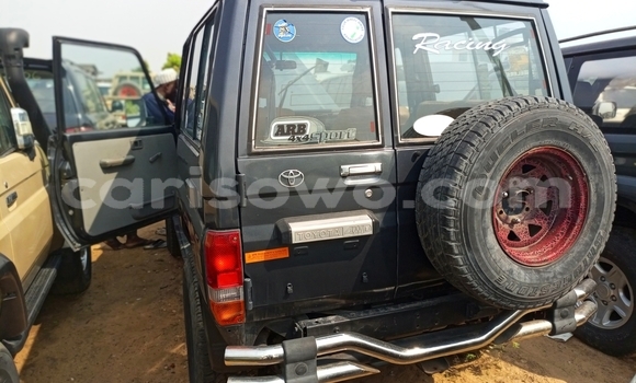 Sayi Na hannu Toyota Land Cruiser Azurfa Mota in Cotonou a Benin Sayi Na hannu Toyota Land Cruiser Azurfa Mota in Cotonou a Benin