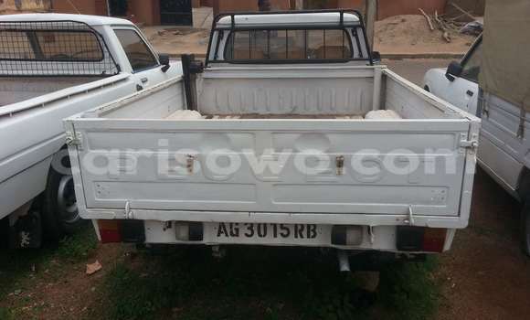 Sayi Na hannu Peugeot 605 White Mota in Parakou a Benin Sayi Na hannu Peugeot 605 White Mota in Parakou a Benin