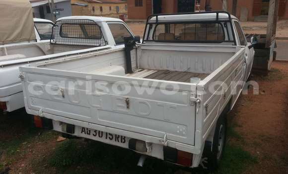 Sayi Na hannu Peugeot 605 White Mota in Parakou a Benin Sayi Na hannu Peugeot 605 White Mota in Parakou a Benin