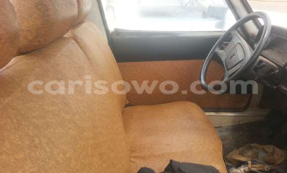 Sayi Na hannu Peugeot 605 White Mota in Parakou a Benin Sayi Na hannu Peugeot 605 White Mota in Parakou a Benin