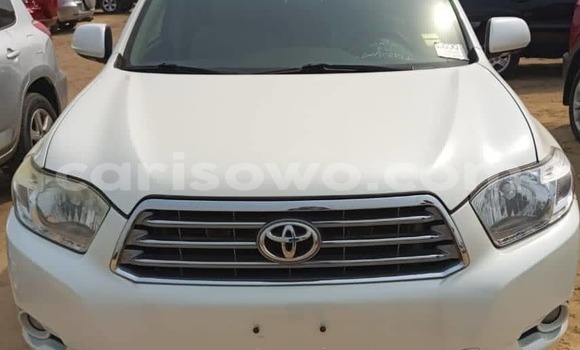 Sayi Na hannu Toyota Highlander White Mota in Cotonou a Benin