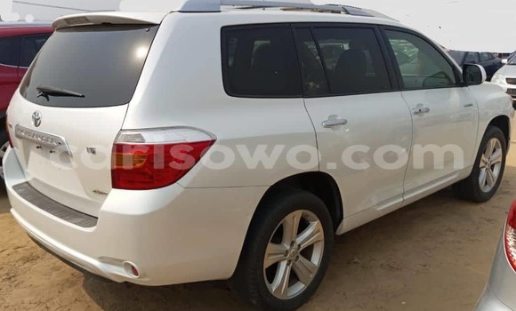 Acheter Occasion Voiture Toyota Highlander Blanc à Cotonou, Benin Acheter Occasion Voiture Toyota Highlander Blanc à Cotonou, Benin