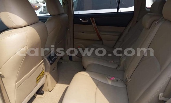 Acheter Occasion Voiture Toyota Highlander Blanc à Cotonou, Benin Acheter Occasion Voiture Toyota Highlander Blanc à Cotonou, Benin