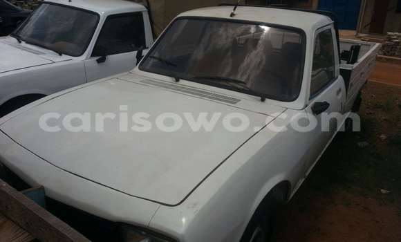 Sayi Na hannu Peugeot 605 White Mota in Parakou a Benin Sayi Na hannu Peugeot 605 White Mota in Parakou a Benin