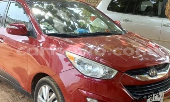 Acheter Occasion Voiture Hyundai Tucson Rouge à Cotonou, Benin Acheter Occasion Voiture Hyundai Tucson Rouge à Cotonou, Benin