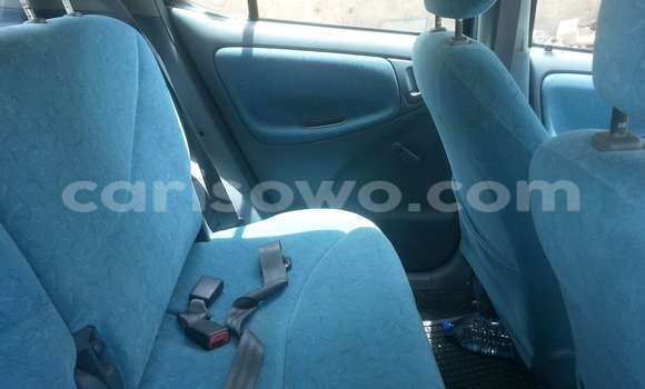 Sayi Na hannu Toyota Yaris Blue Mota in Parakou a Benin Sayi Na hannu Toyota Yaris Blue Mota in Parakou a Benin