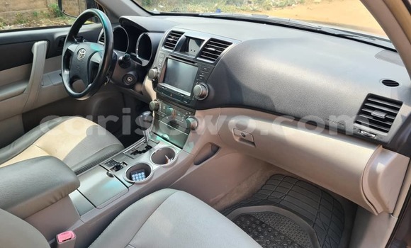 Ra Àlòkù Toyota Highlander Brown Ọkọ̀ in Cotonou ni Benin Ra Àlòkù Toyota Highlander Brown Ọkọ̀ in Cotonou ni Benin