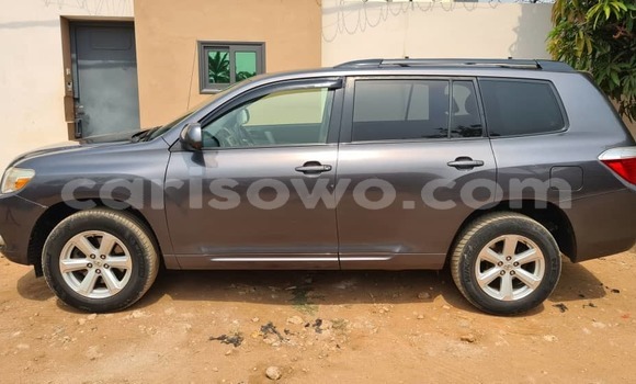 Ra Àlòkù Toyota Highlander Brown Ọkọ̀ in Cotonou ni Benin Ra Àlòkù Toyota Highlander Brown Ọkọ̀ in Cotonou ni Benin