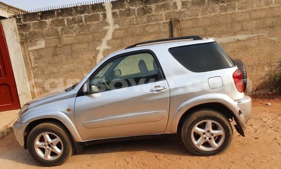Acheter Occasion Voiture Toyota RAV4 Gris à Cotonou, Benin Acheter Occasion Voiture Toyota RAV4 Gris à Cotonou, Benin