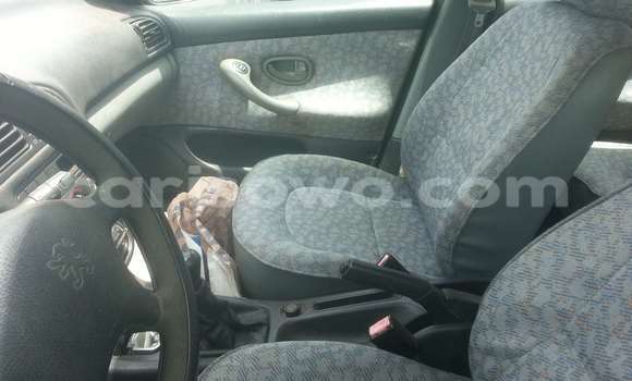 Sayi Na hannu Peugeot 406 Green Mota in Parakou a Benin Sayi Na hannu Peugeot 406 Green Mota in Parakou a Benin