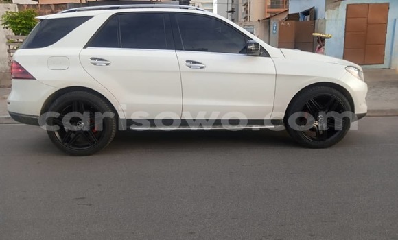 Acheter Occasion Voiture Mercedes-Benz GLK–Class Blanc à Cotonou, Benin Acheter Occasion Voiture Mercedes-Benz GLK–Class Blanc à Cotonou, Benin