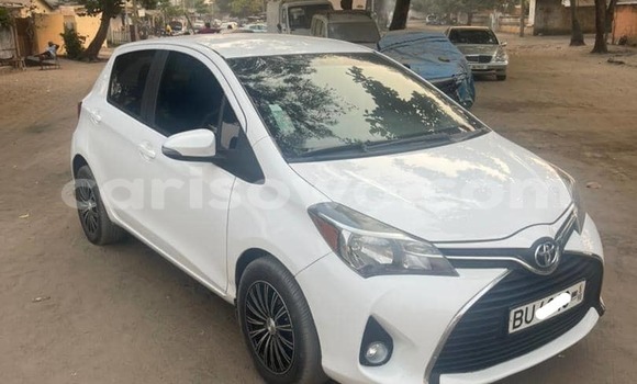 Ra Àlòkù Toyota Yaris funfun Ọkọ̀ in Cotonou ni Benin Ra Àlòkù Toyota Yaris funfun Ọkọ̀ in Cotonou ni Benin