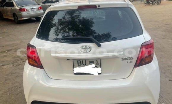 Ra Àlòkù Toyota Yaris funfun Ọkọ̀ in Cotonou ni Benin Ra Àlòkù Toyota Yaris funfun Ọkọ̀ in Cotonou ni Benin