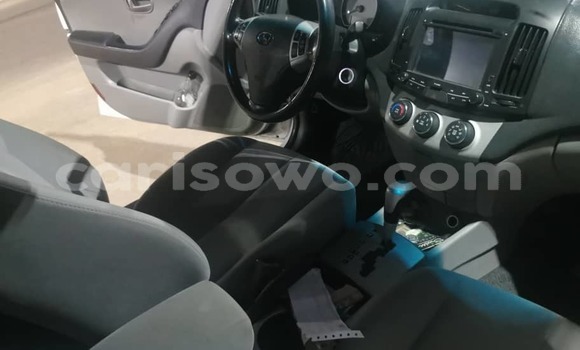 Ra Àlòkù Hyundai Elantra funfun Ọkọ̀ in Abomey Calavi ni Benin Ra Àlòkù Hyundai Elantra funfun Ọkọ̀ in Abomey Calavi ni Benin