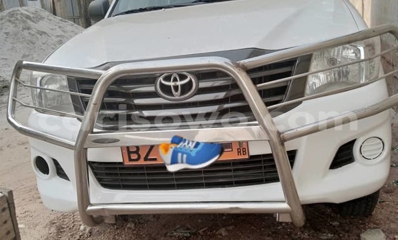 Buy Used Toyota Hilux White Car in Cotonou in Benign