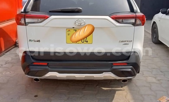 Ra Àlòkù Toyota RAV4 funfun Ọkọ̀ in Cotonou ni Benin Ra Àlòkù Toyota RAV4 funfun Ọkọ̀ in Cotonou ni Benin