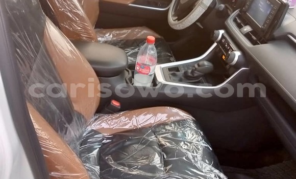 Ra Àlòkù Toyota RAV4 funfun Ọkọ̀ in Cotonou ni Benin Ra Àlòkù Toyota RAV4 funfun Ọkọ̀ in Cotonou ni Benin
