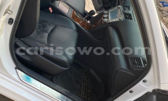 Ra Àlòkù Toyota Camry funfun Ọkọ̀ in Cotonou ni Benin Ra Àlòkù Toyota Camry funfun Ọkọ̀ in Cotonou ni Benin