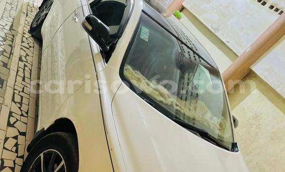 Ra Àlòkù Toyota Camry funfun Ọkọ̀ in Abomey Calavi ni Benin Ra Àlòkù Toyota Camry funfun Ọkọ̀ in Abomey Calavi ni Benin