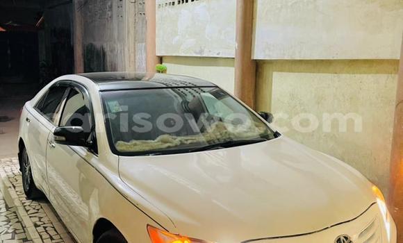 Ra Àlòkù Toyota Camry funfun Ọkọ̀ in Abomey Calavi ni Benin Ra Àlòkù Toyota Camry funfun Ọkọ̀ in Abomey Calavi ni Benin