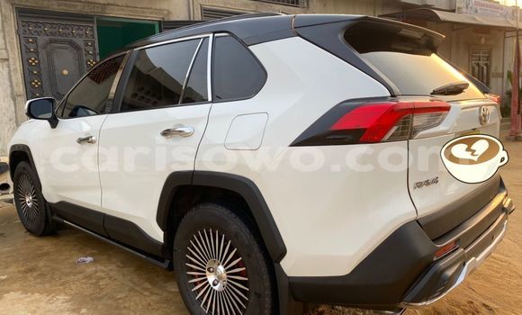 Buy Used Toyota RAV4 White Car in Abomey Calavi in Benign Buy Used Toyota RAV4 White Car in Abomey Calavi in Benign