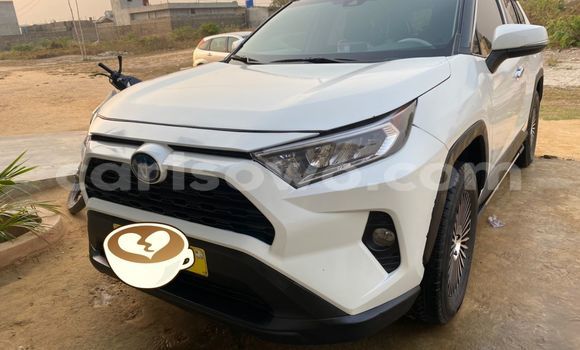 Buy Used Toyota RAV4 White Car in Abomey Calavi in Benign Buy Used Toyota RAV4 White Car in Abomey Calavi in Benign