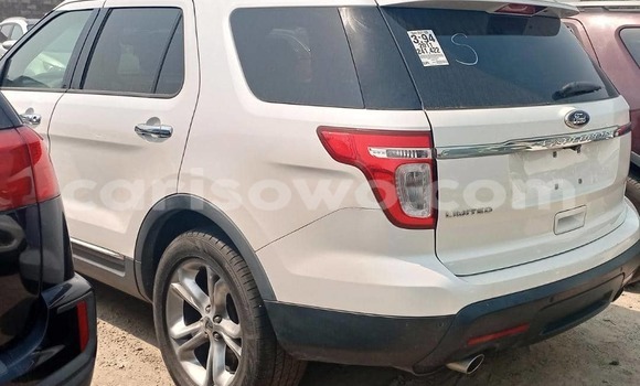 Sayi Imported Ford Explorer White Mota in Cotonou a Benin Sayi Imported Ford Explorer White Mota in Cotonou a Benin