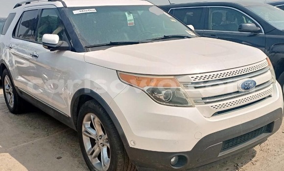 Sayi Imported Ford Explorer White Mota in Cotonou a Benin Sayi Imported Ford Explorer White Mota in Cotonou a Benin