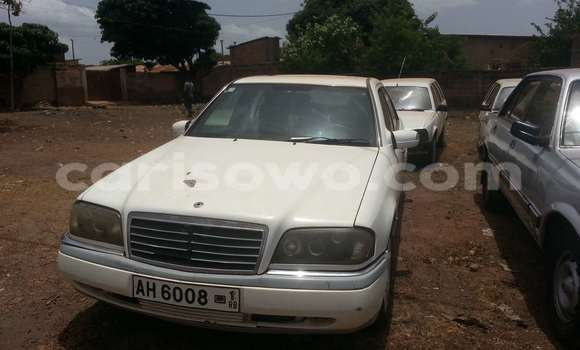 Acheter Occasion Voiture Mercedes-Benz 250 Blanc à Parakou, Benin Acheter Occasion Voiture Mercedes-Benz 250 Blanc à Parakou, Benin