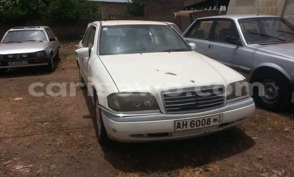 Acheter Occasion Voiture Mercedes-Benz 250 Blanc à Parakou, Benin Acheter Occasion Voiture Mercedes-Benz 250 Blanc à Parakou, Benin