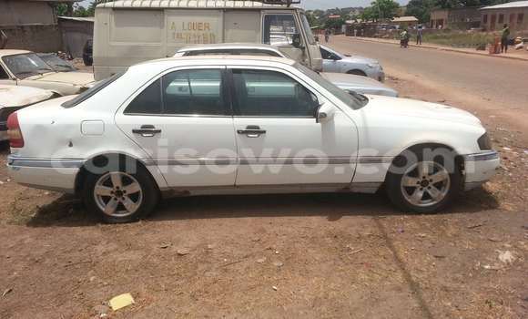 Acheter Occasion Voiture Mercedes-Benz 250 Blanc à Parakou, Benin Acheter Occasion Voiture Mercedes-Benz 250 Blanc à Parakou, Benin