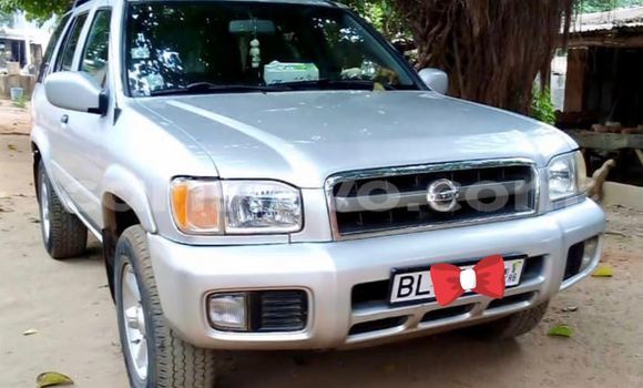 Sayi Na hannu Nissan Pathfinder Azurfa Mota in Porto Novo a Benin Sayi Na hannu Nissan Pathfinder Azurfa Mota in Porto Novo a Benin