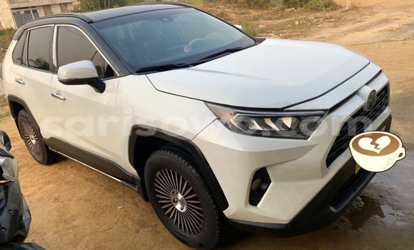 Sayi Na hannu Toyota RAV4 White Mota in Cotonou a Benin Sayi Na hannu Toyota RAV4 White Mota in Cotonou a Benin