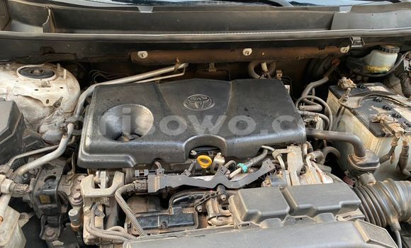 Sayi Na hannu Toyota RAV4 White Mota in Cotonou a Benin Sayi Na hannu Toyota RAV4 White Mota in Cotonou a Benin