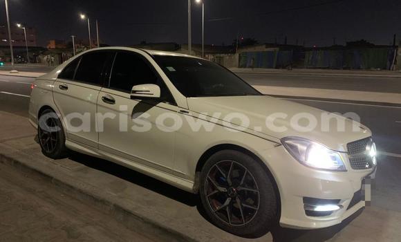 Ra Àlòkù Mercedes-Benz C–Class funfun Ọkọ̀ in Abomey Calavi ni Benin Ra Àlòkù Mercedes-Benz C–Class funfun Ọkọ̀ in Abomey Calavi ni Benin