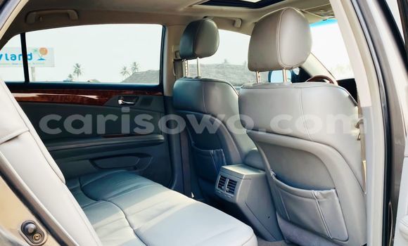 Ra Àlòkù Toyota Avalon Silver Ọkọ̀ in Abomey Calavi ni Benin Ra Àlòkù Toyota Avalon Silver Ọkọ̀ in Abomey Calavi ni Benin