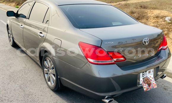 Ra Àlòkù Toyota Avalon Silver Ọkọ̀ in Abomey Calavi ni Benin Ra Àlòkù Toyota Avalon Silver Ọkọ̀ in Abomey Calavi ni Benin