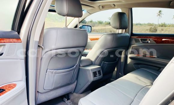 Ra Àlòkù Toyota Avalon Silver Ọkọ̀ in Abomey Calavi ni Benin Ra Àlòkù Toyota Avalon Silver Ọkọ̀ in Abomey Calavi ni Benin