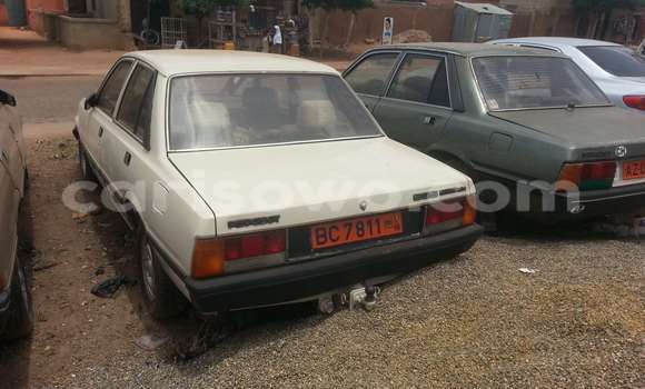 Sayi Na hannu Peugeot 605 White Mota in Parakou a Benin Sayi Na hannu Peugeot 605 White Mota in Parakou a Benin