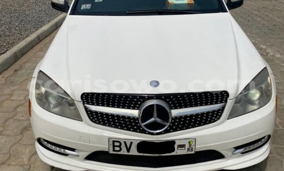 Acheter Occasion Voiture Mercedes-Benz C-klasse Blanc à Abomey Calavi, Benin Acheter Occasion Voiture Mercedes-Benz C-klasse Blanc à Abomey Calavi, Benin