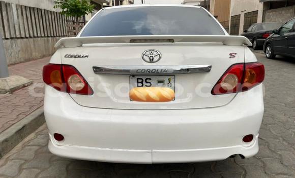 Ra Àlòkù Toyota Corolla funfun Ọkọ̀ in Cotonou ni Benin Ra Àlòkù Toyota Corolla funfun Ọkọ̀ in Cotonou ni Benin