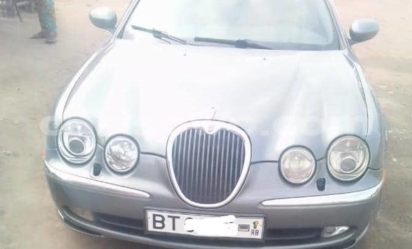 Sayi Na hannu Jaguar S–Type Azurfa Mota in Cotonou a Benin